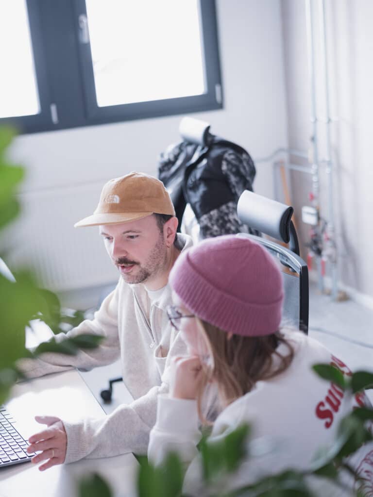 Designer-Duo der kreativbox bei der Konzeption eines Markenprojekts