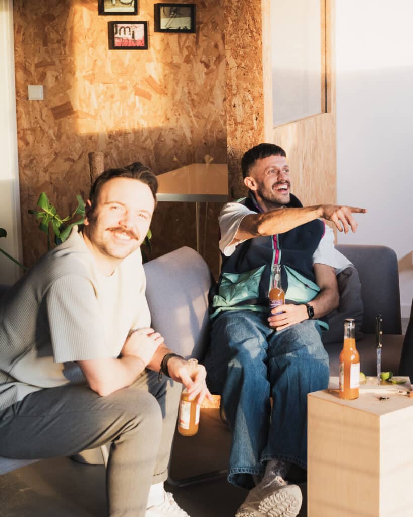 Team-Atmosphäre der kreativbox nach Feierabend im Kreativbüro Aschaffenburg